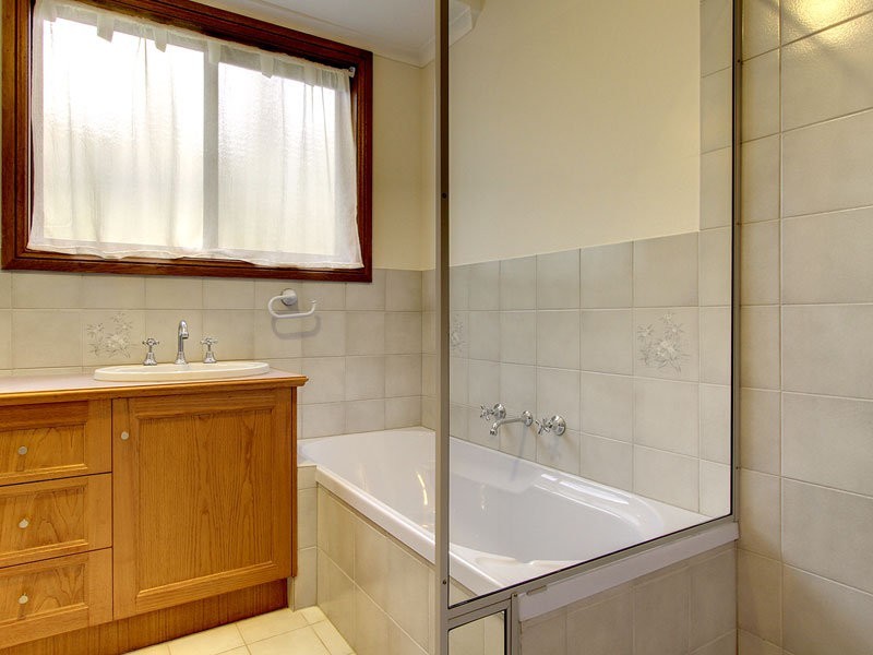 51 Tania Drive, Aberfoyle Park SA 5159