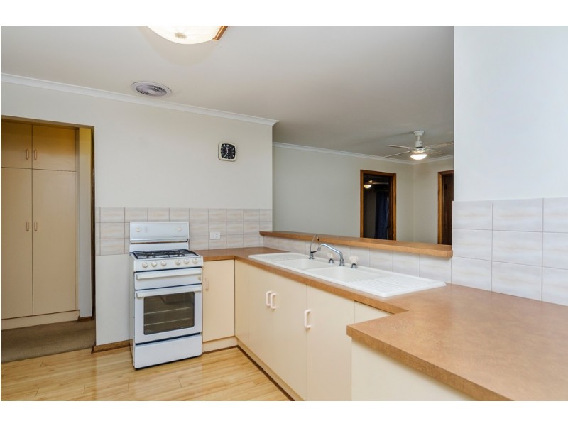 11 BEGONIA STREET, Morphett Vale SA 5162