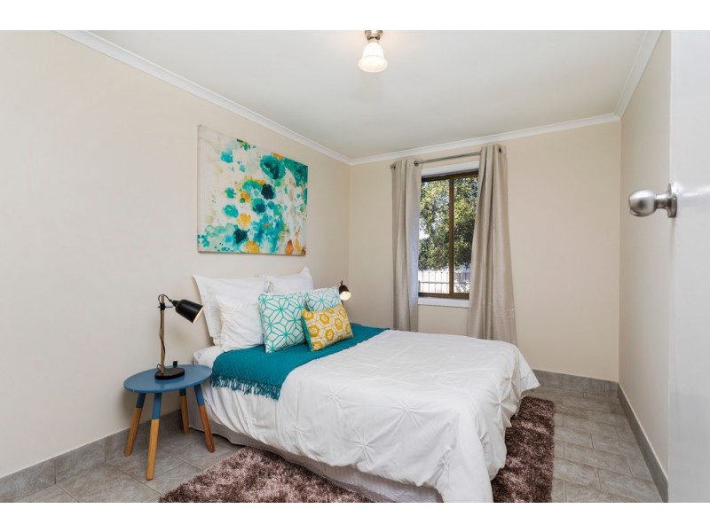 13 LINDSAY DRIVE, Morphett Vale SA 5162