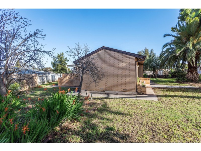 13 LINDSAY DRIVE, Morphett Vale SA 5162
