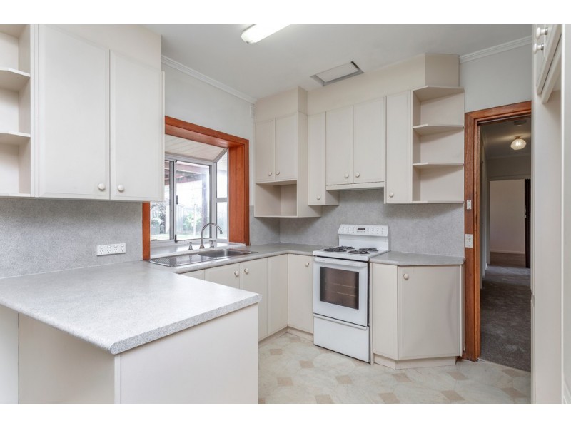 36 Eden Avenue, Bellevue Heights SA 5050