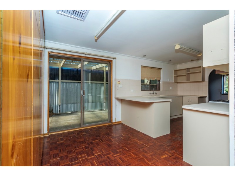 12 Hammond Ave, Morphett Vale SA 5162