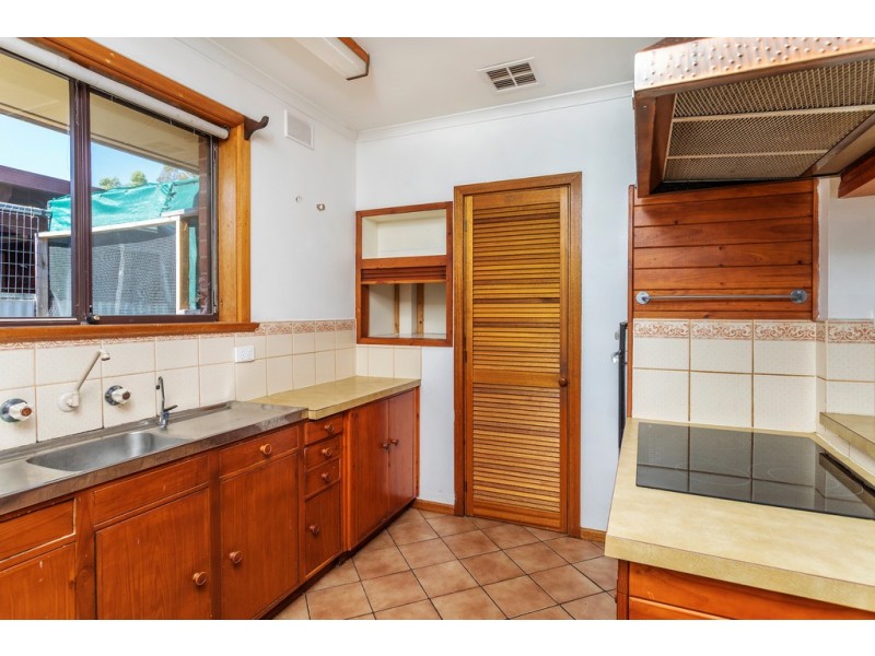 14 Hammond Ave, Morphett Vale SA 5162