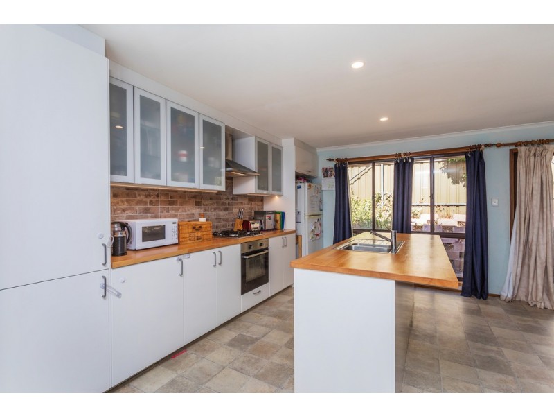 1 Holt Court, Trott Park SA 5158