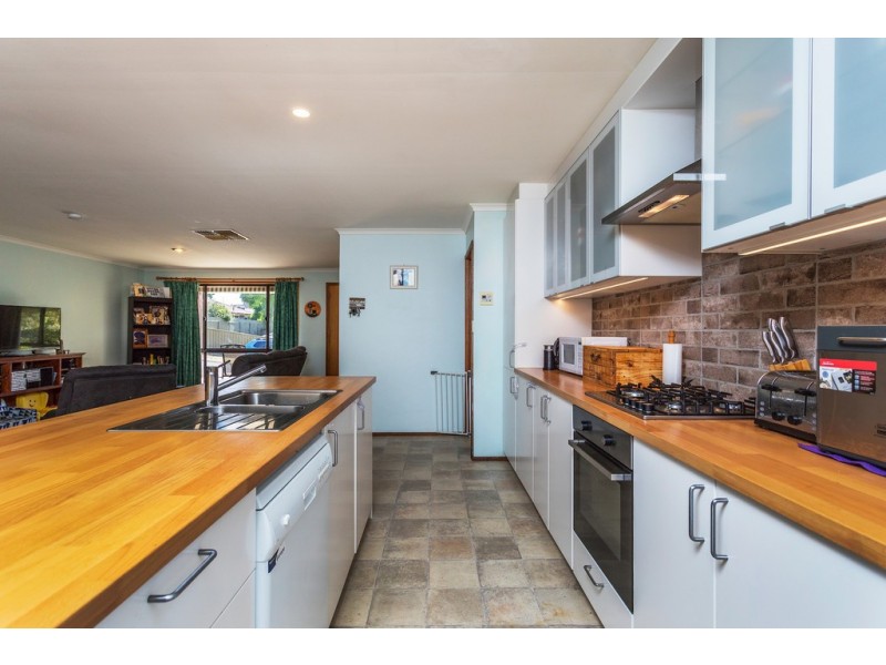 1 Holt Court, Trott Park SA 5158