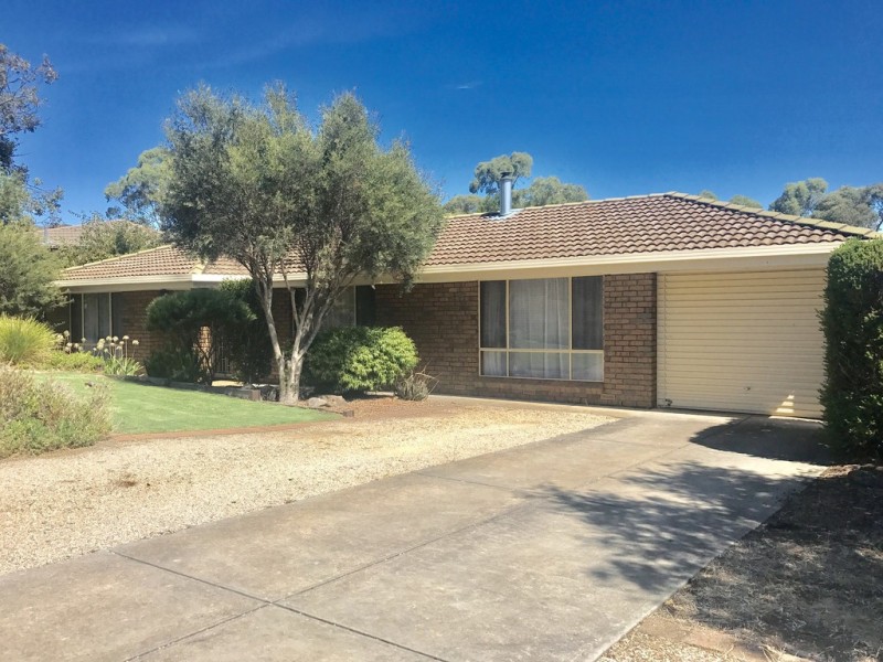 4 Lexcen Grove, Happy Valley SA 5159