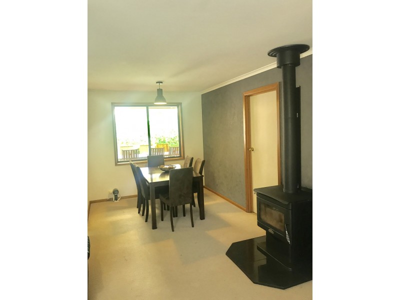 4 Lexcen Grove, Happy Valley SA 5159