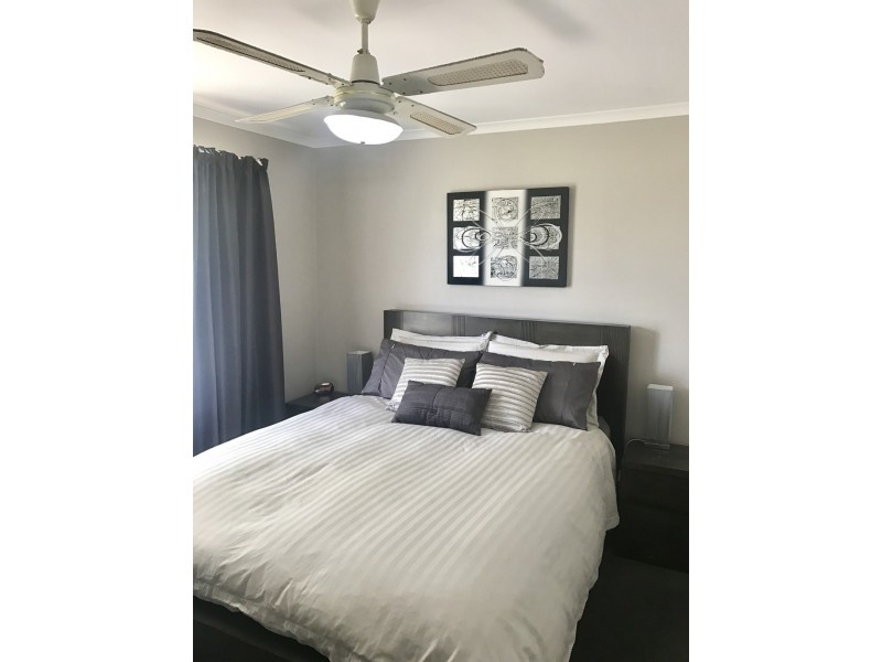 4 Lexcen Grove, Happy Valley SA 5159