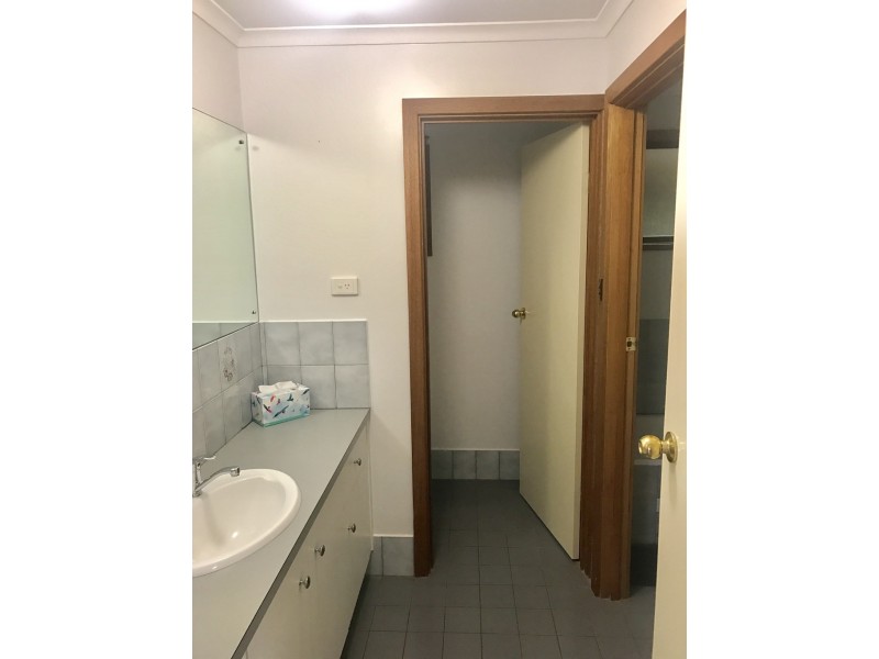 4 Lexcen Grove, Happy Valley SA 5159