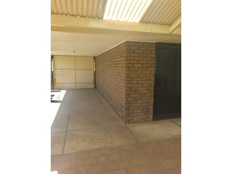 4 Lexcen Grove, Happy Valley SA 5159