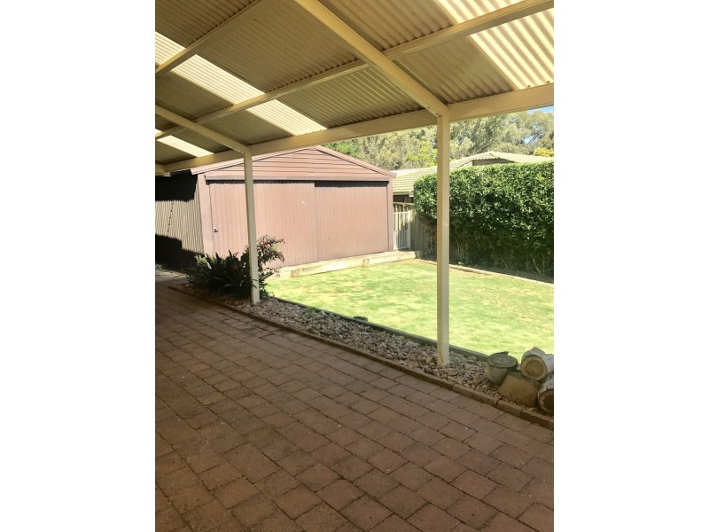 4 Lexcen Grove, Happy Valley SA 5159