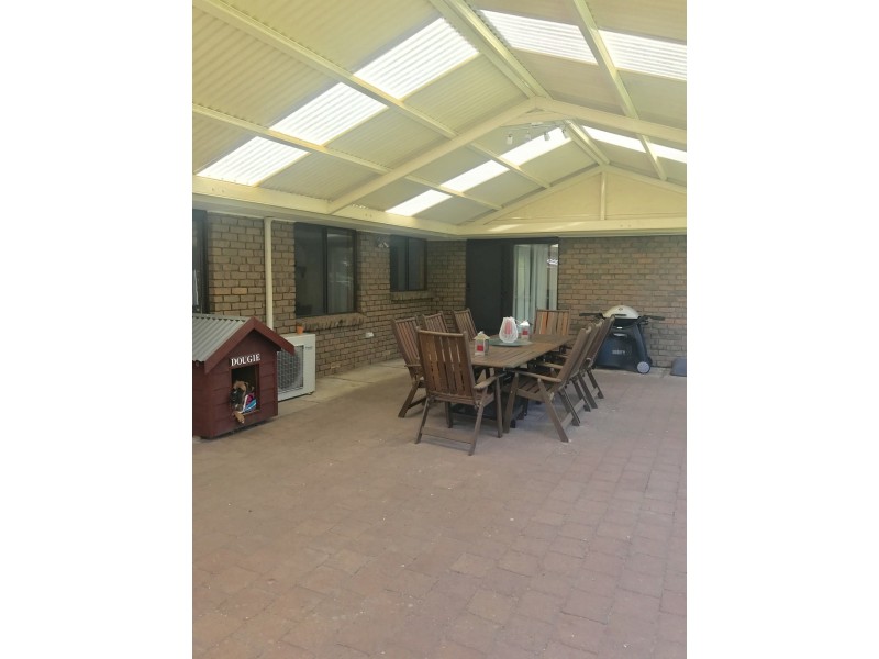 4 Lexcen Grove, Happy Valley SA 5159