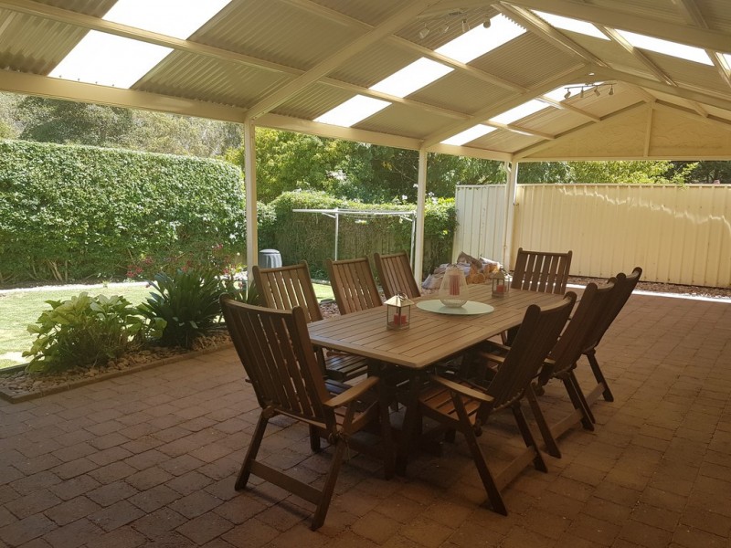 4 Lexcen Grove, Happy Valley SA 5159