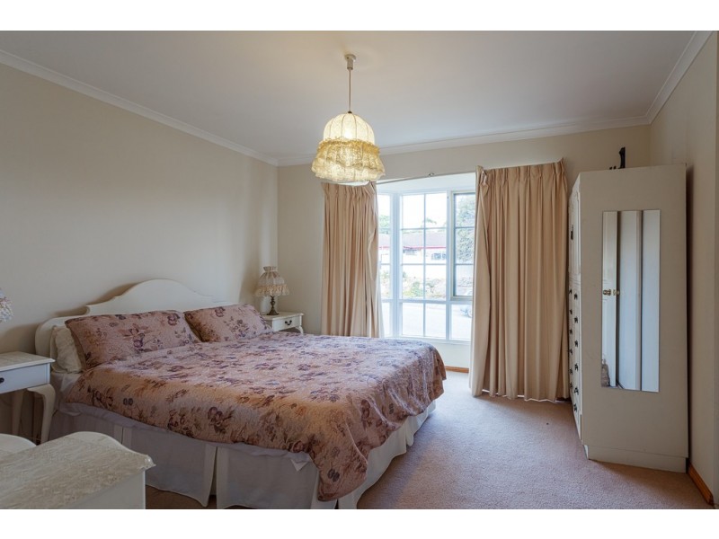 24 Balandra Street, Hallett Cove SA 5158