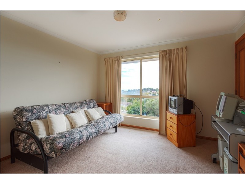 24 Balandra Street, Hallett Cove SA 5158