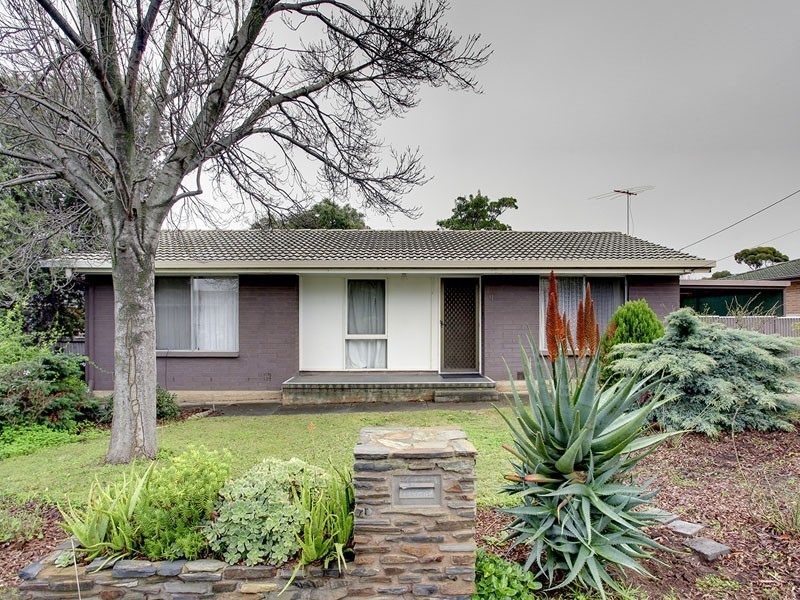 11 Oliver Street, Christie Downs SA 5164