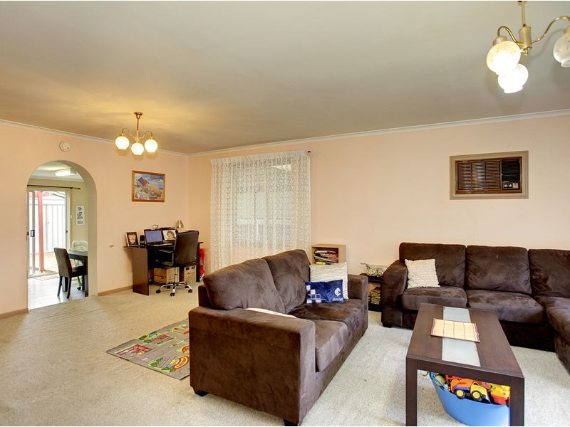 11 Oliver Street, Christie Downs SA 5164