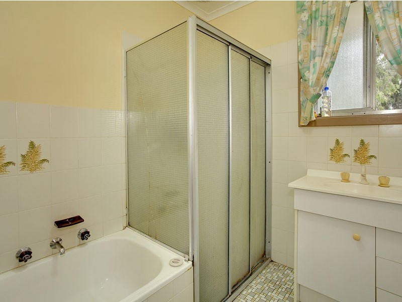 11 Oliver Street, Christie Downs SA 5164