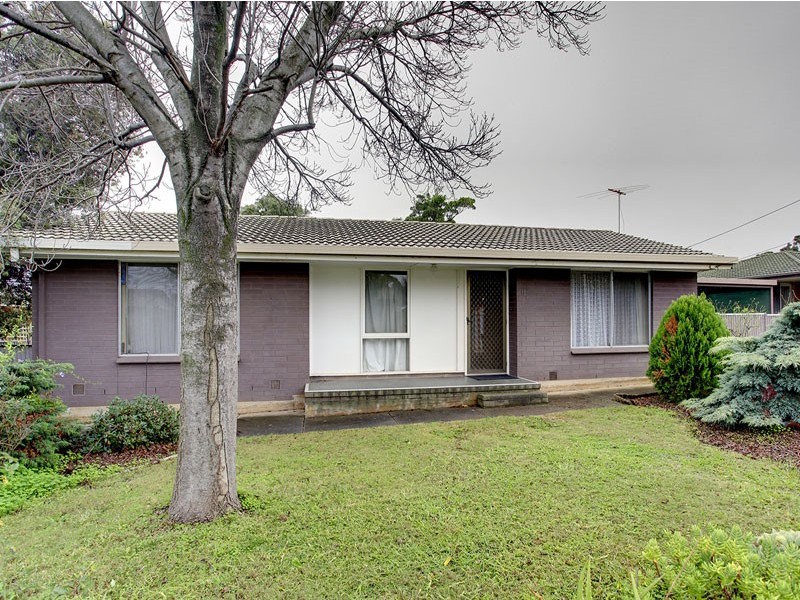 11 Oliver Street, Christie Downs SA 5164
