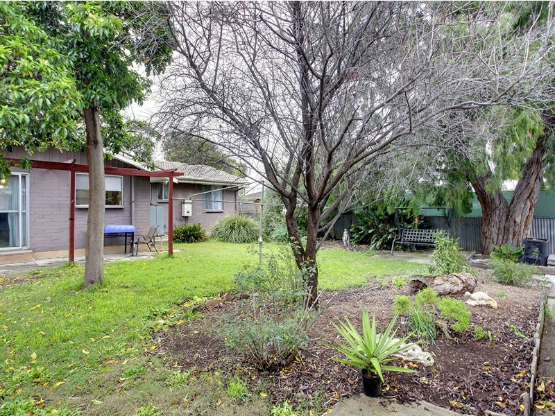 11 Oliver Street, Christie Downs SA 5164