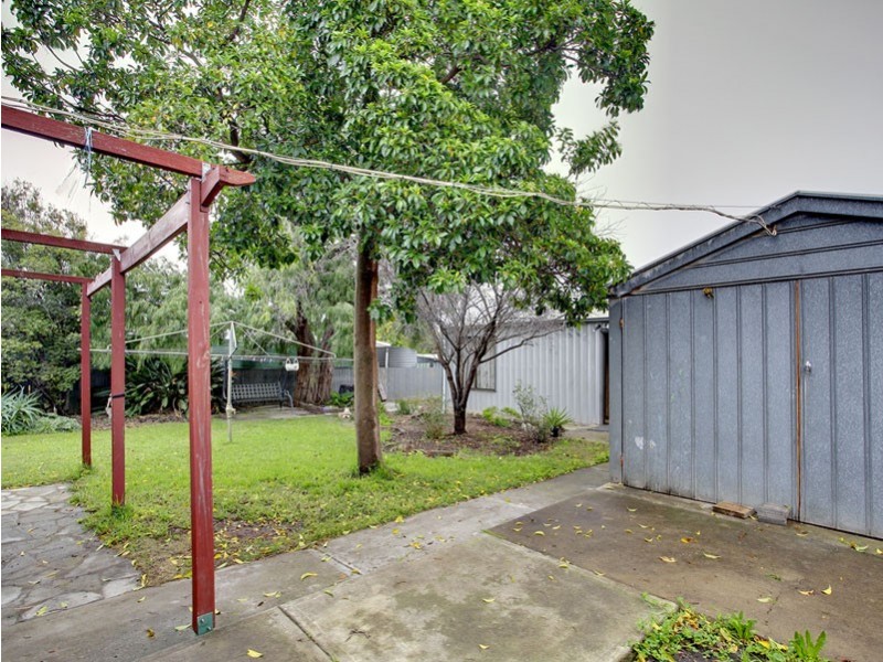 11 Oliver Street, Christie Downs SA 5164