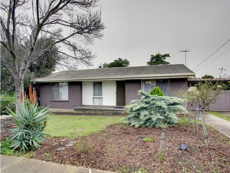 11 Oliver Street, Christie Downs SA 5164