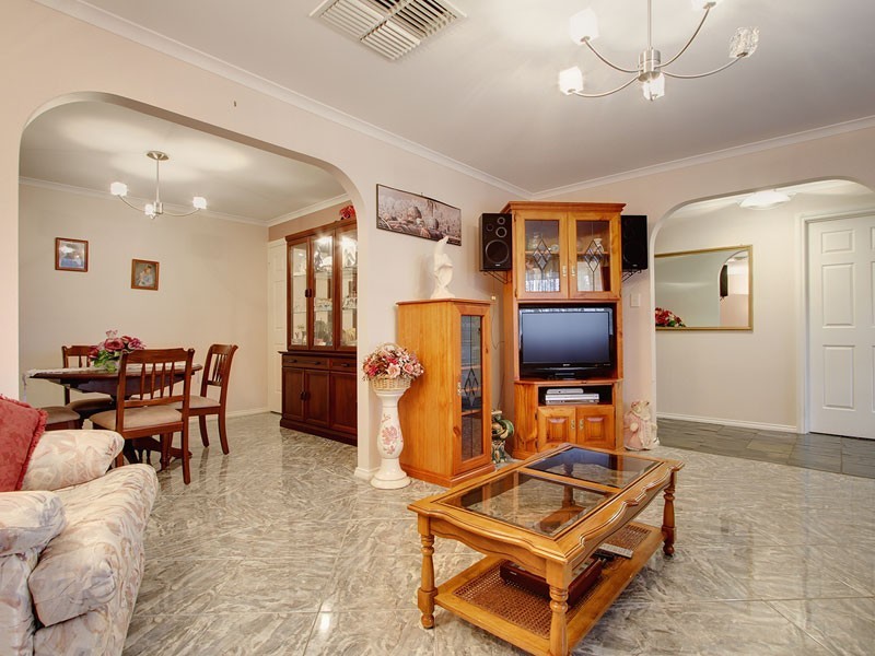 80 Warburton Drive, Woodcroft SA 5162