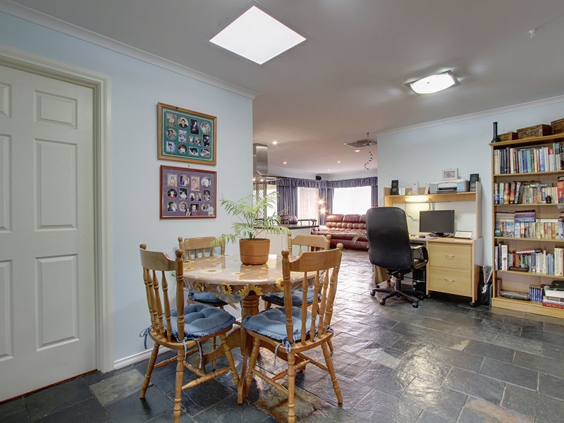 80 Warburton Drive, Woodcroft SA 5162