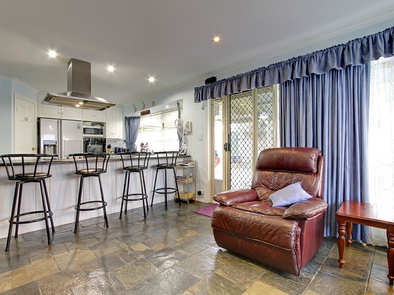 80 Warburton Drive, Woodcroft SA 5162