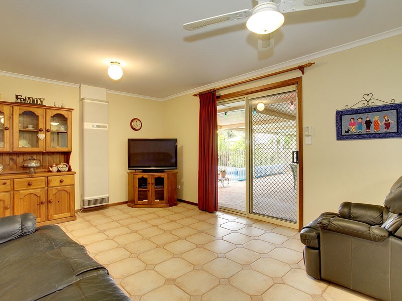 2 Angas Walk, Woodcroft SA 5162