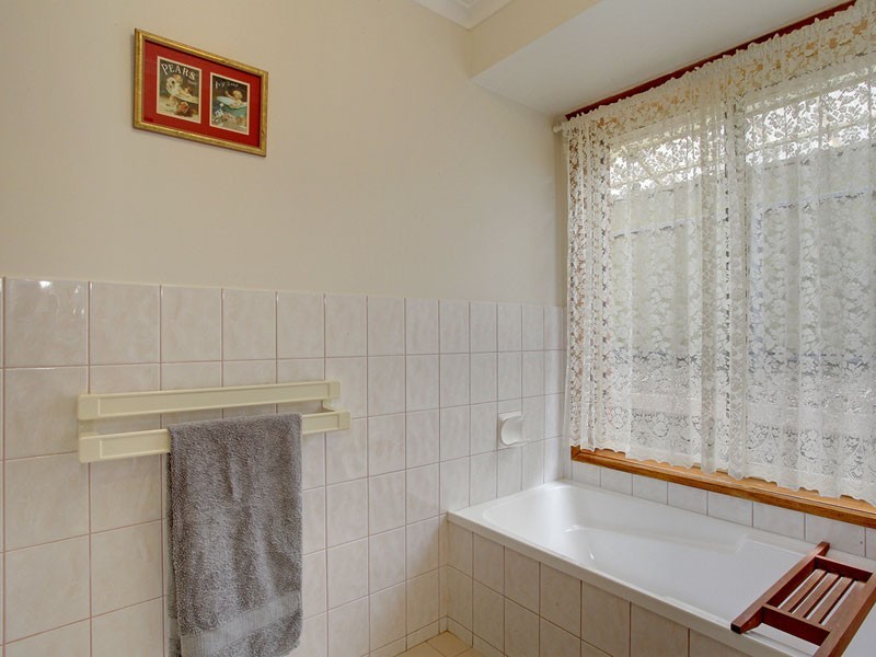 2 Angas Walk, Woodcroft SA 5162