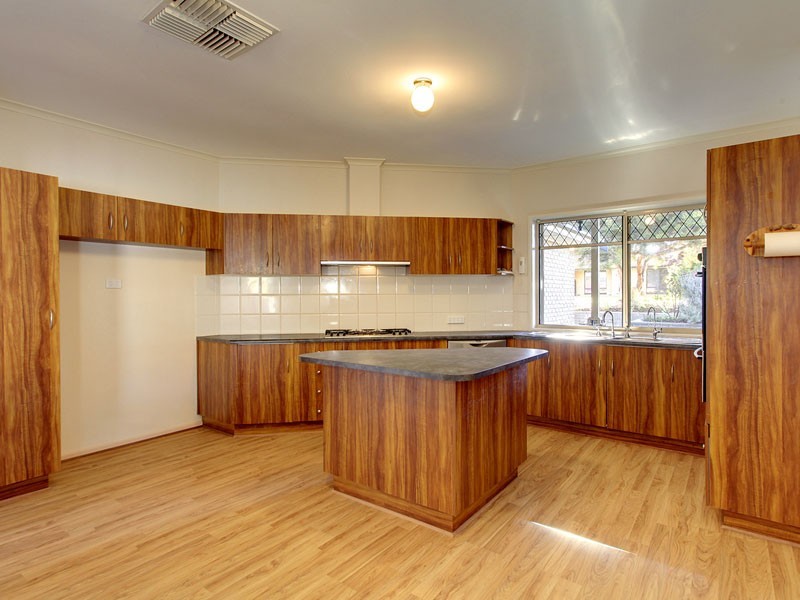 28 Valleyview Crescent, Hackham West SA 5163