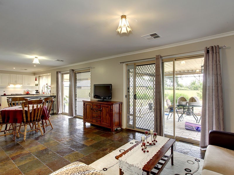 17 Marrington Circuit, Morphett Vale SA 5162