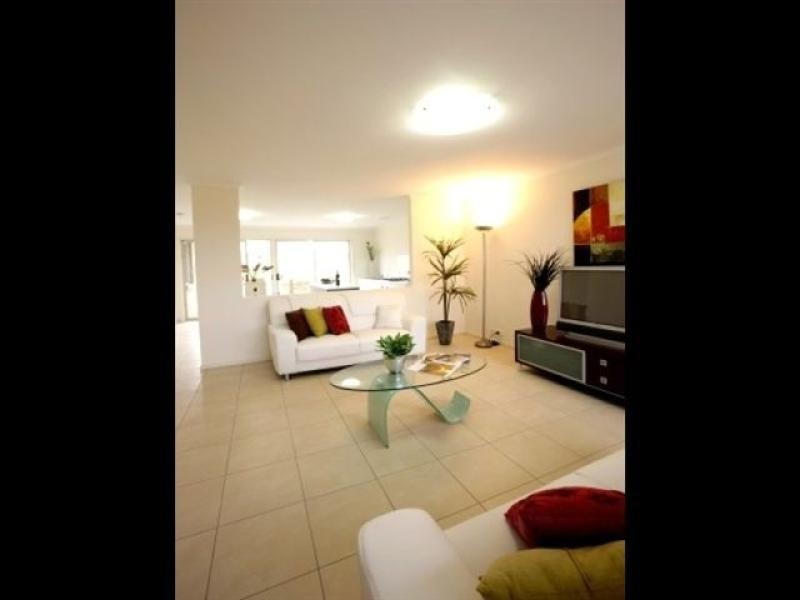 2 Goshawk Walk, Aldinga Beach SA 5173