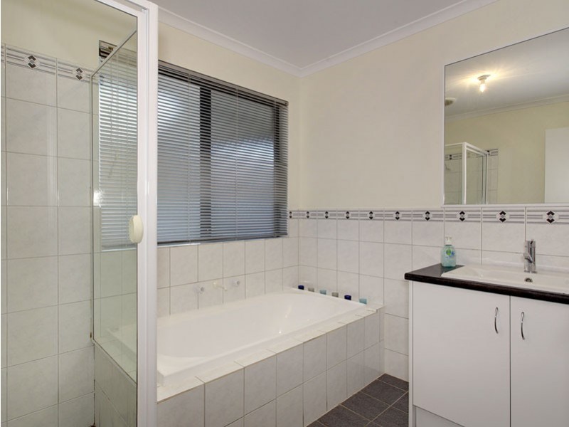 2 Brampton Court, Hallett Cove SA 5158