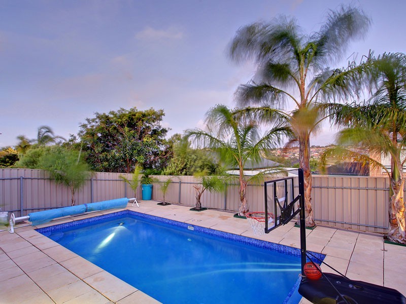 2 Brampton Court, Hallett Cove SA 5158