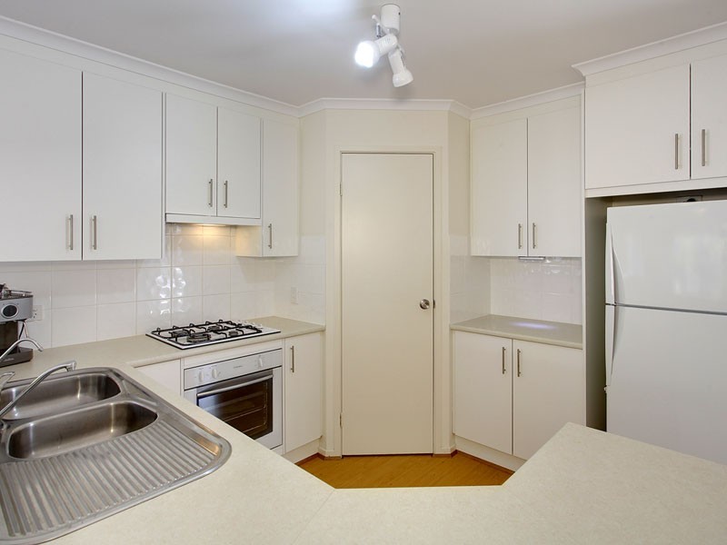 2 Kari Crescent, Huntfield Heights SA 5163