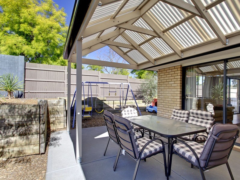 2 Kari Crescent, Huntfield Heights SA 5163
