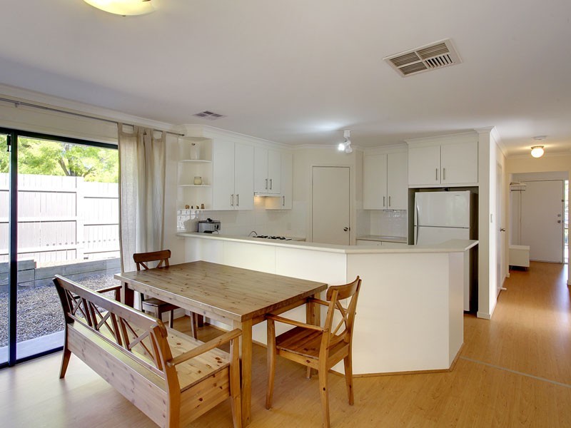 2 Kari Crescent, Huntfield Heights SA 5163