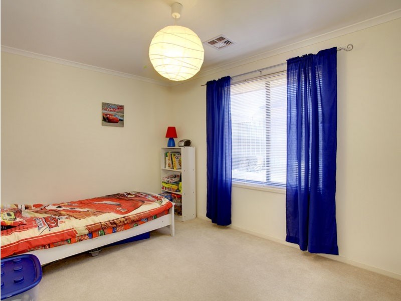 2 Kari Crescent, Huntfield Heights SA 5163