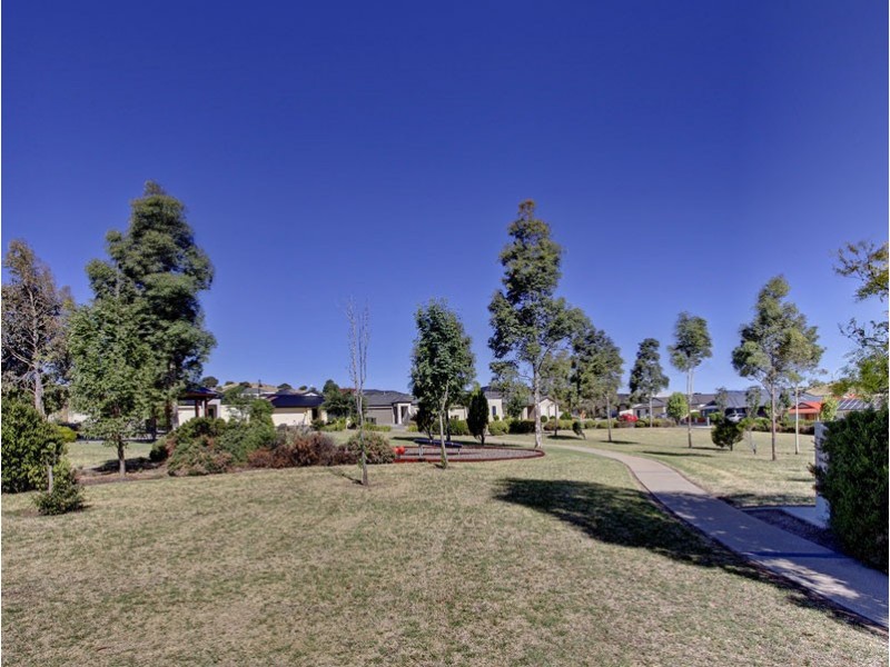 2 Kari Crescent, Huntfield Heights SA 5163