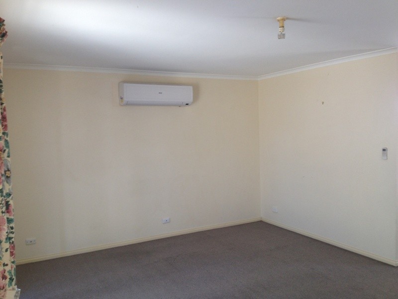 4 Mawson Circuit, Woodcroft SA 5162