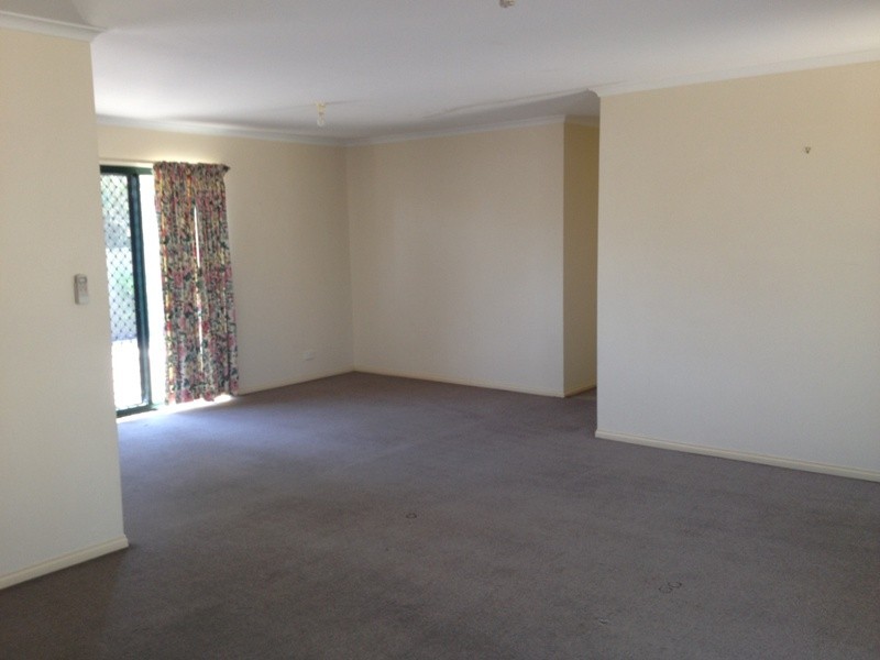 4 Mawson Circuit, Woodcroft SA 5162