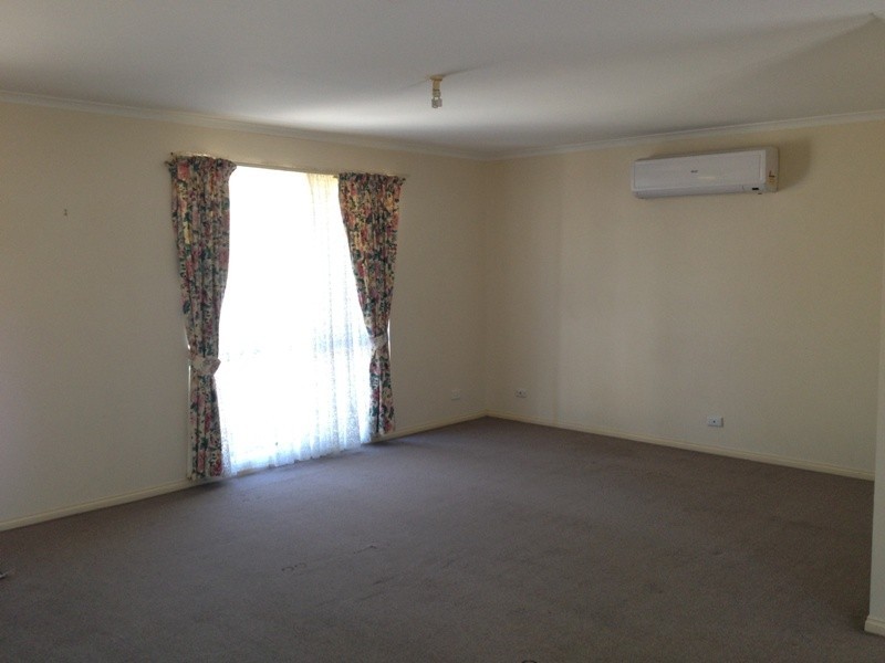 4 Mawson Circuit, Woodcroft SA 5162