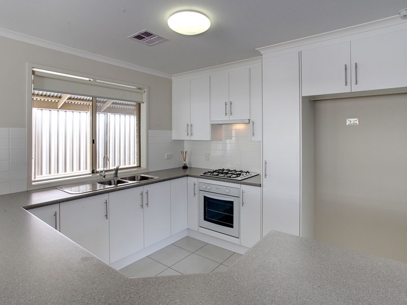 4 Rose Court, Hackham SA 5163