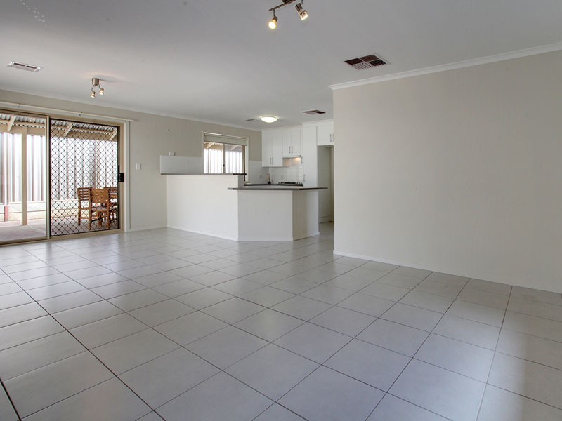 4 Rose Court, Hackham SA 5163