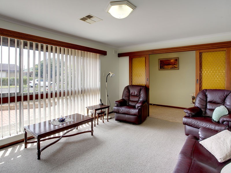 10 Woodstock Avenue, Christie Downs SA 5164