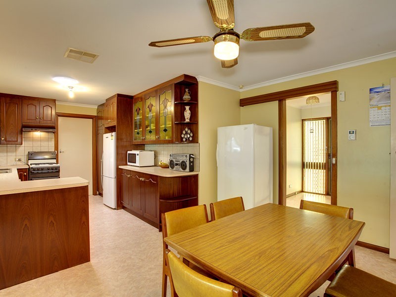 10 Woodstock Avenue, Christie Downs SA 5164