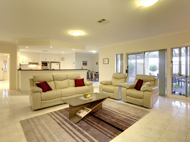 1 Landseer Crescent, Seaford Rise SA 5169