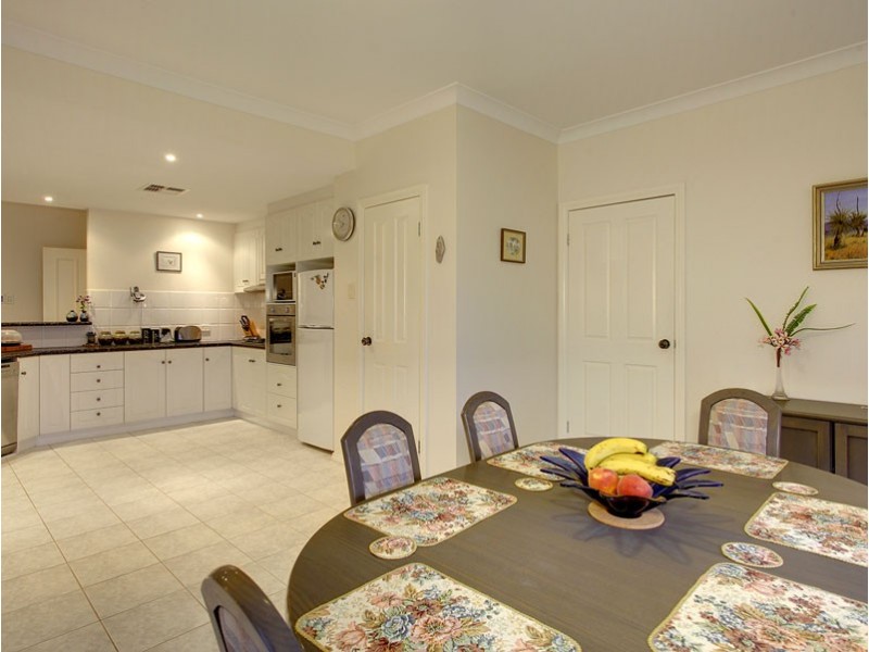 1 Landseer Crescent, Seaford Rise SA 5169